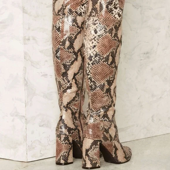 Shelly’s London Patent Leather Snake print over the knee boots 30” with 4” heel - Picture 3 of 13